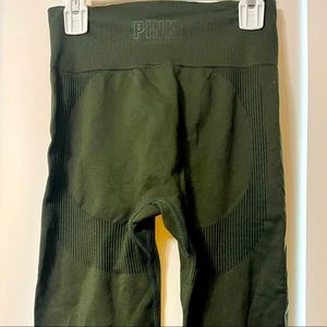 BOOTYLICIOUS VS PINK ARMY GREEN LEGGING